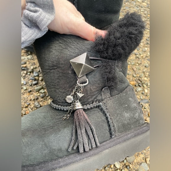 Bailey Button Uggs - Picture 5 of 6